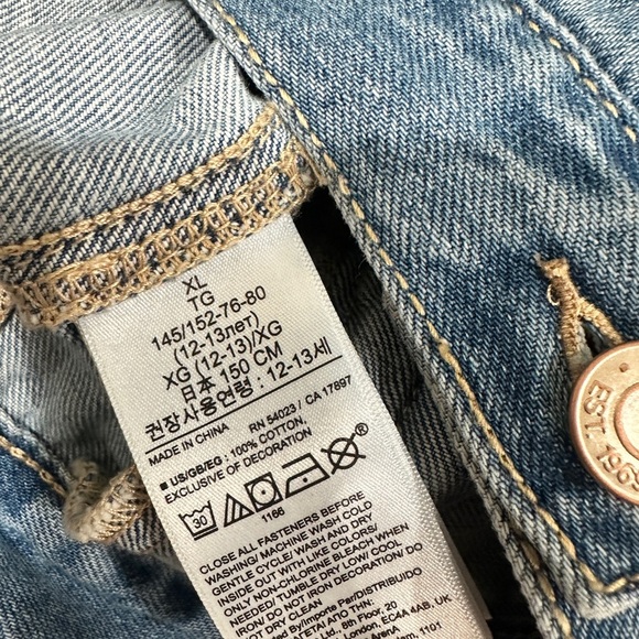 Gap Kids x Disney Minnie Mouse Denim Jacket XL (12) Embroidered Jean Jacket NWT - Picture 6 of 7